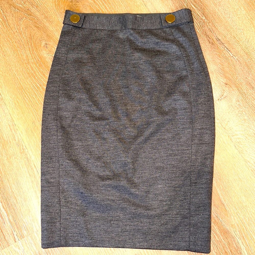 Diane Von Furstenberg gray pencil skirt. mid length.